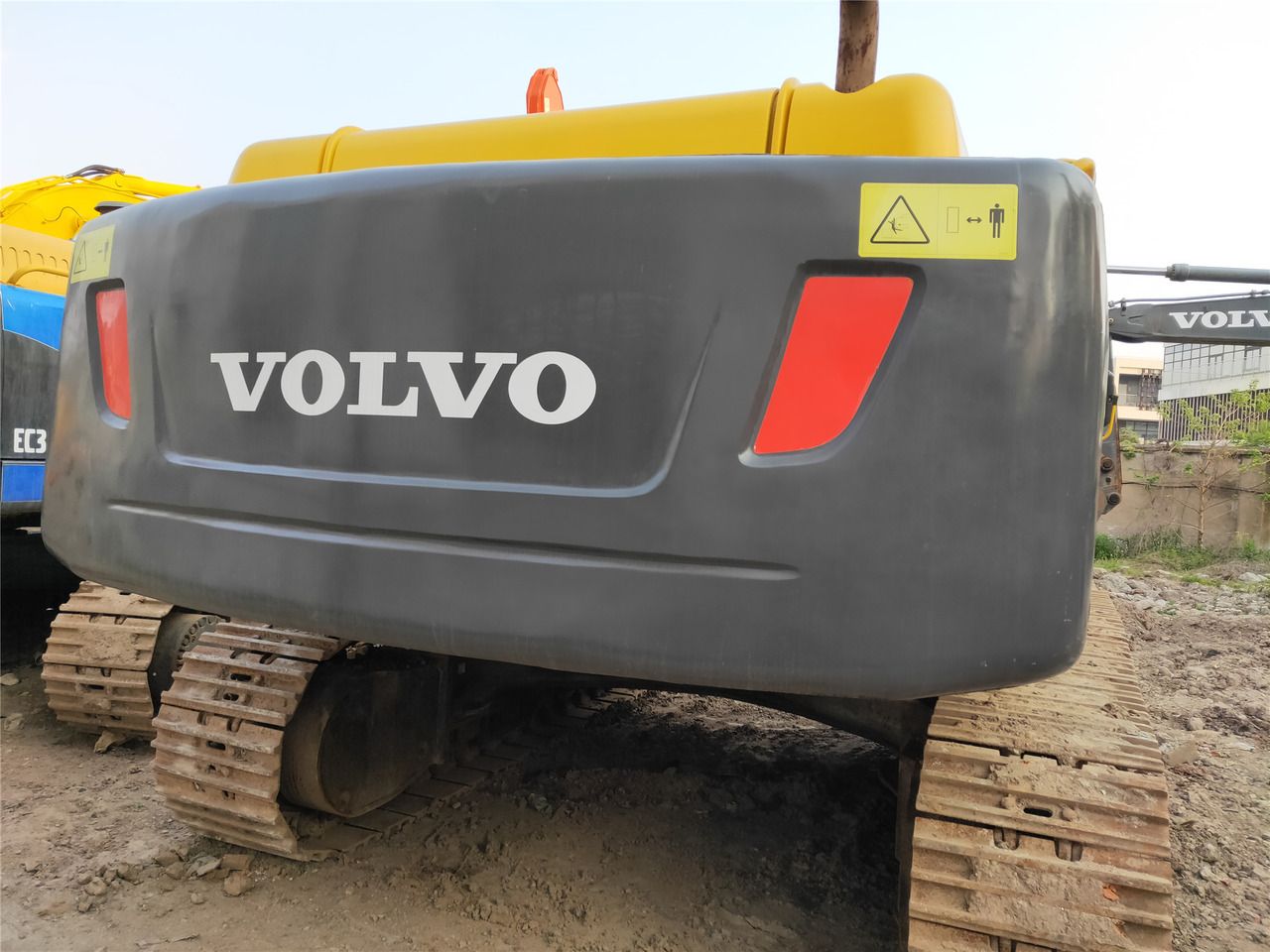 2015 Volvo EC360B crawler excavator rear view 2015 Volvo EC360B crawler excavator rear view