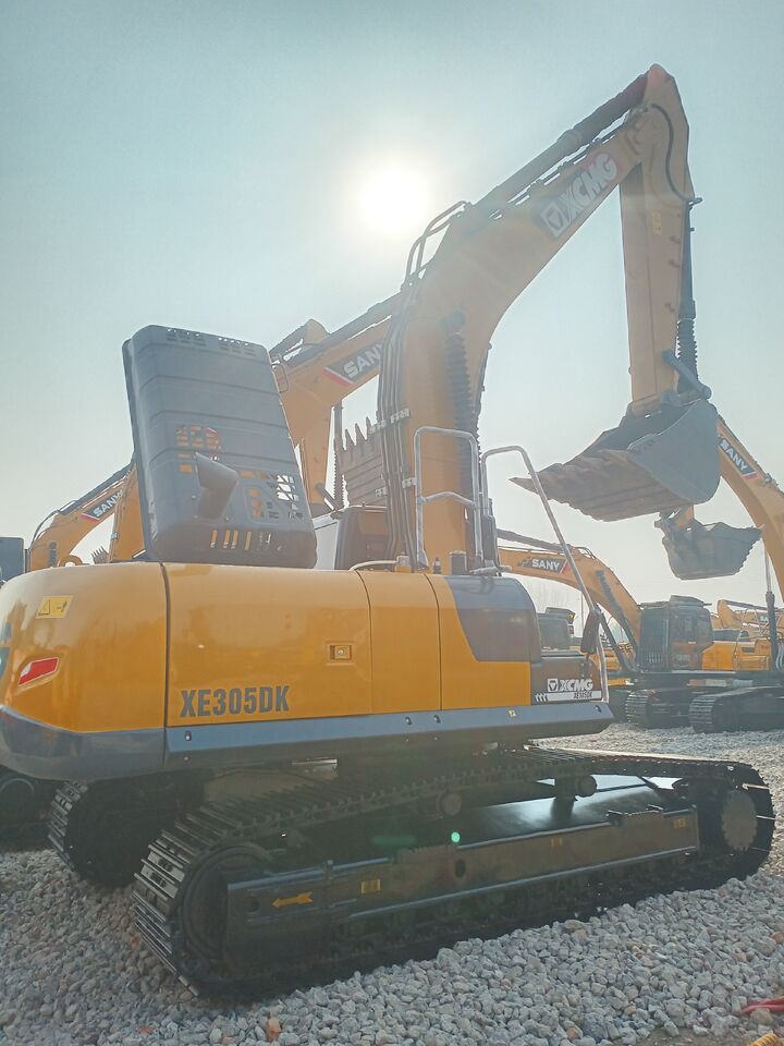 2023 XCMG XE305DK crawler excavator, rear three-quarter view 2023 XCMG XE305DK crawler excavator, rear three-quarter view
