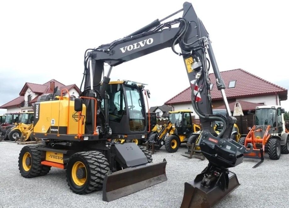 2017 Volvo EWR150E wheel excavator, side view 2017 Volvo EWR150E wheel excavator, side view
