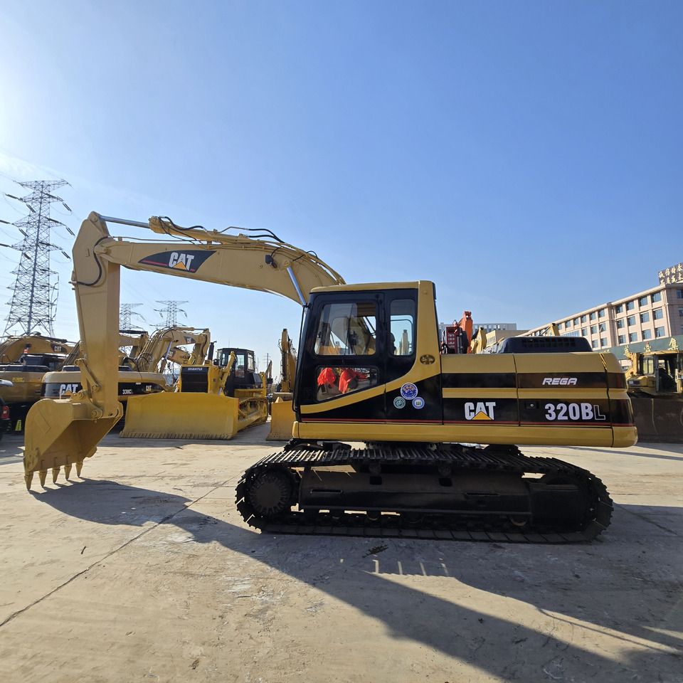 2020 Caterpillar 320BL crawler excavator, side view