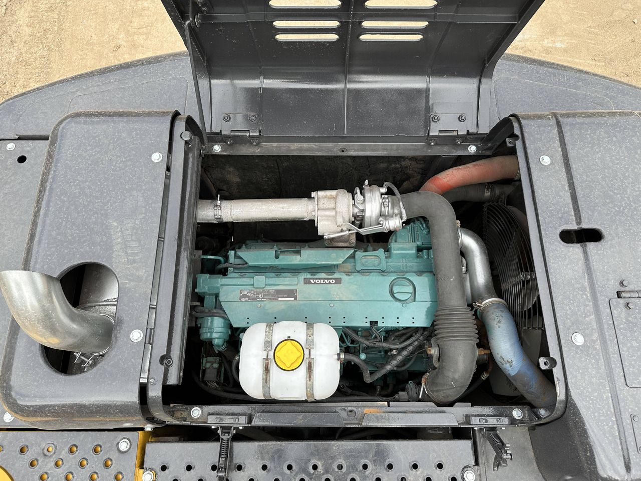 2022 Volvo EC210 crawler excavator engine compartment view 2022 Volvo EC210 crawler excavator engine compartment view