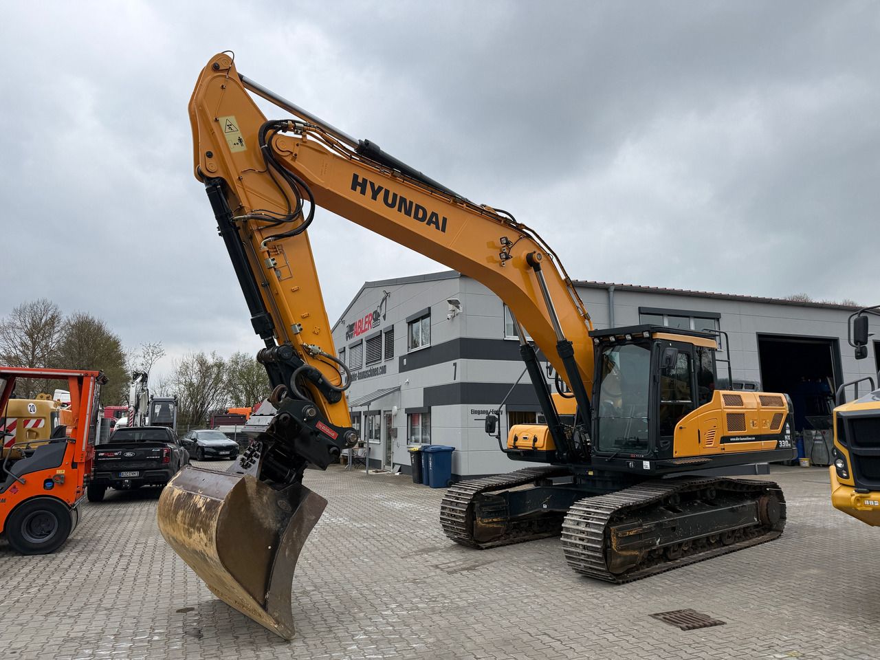 2017 Hyundai HX330 NL crawler excavator, side view 2017 Hyundai HX330 NL crawler excavator, side view