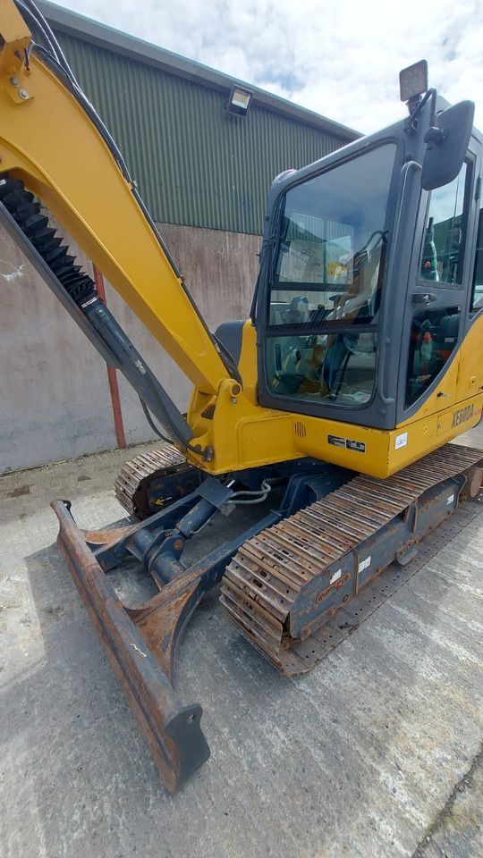 2022 XCMG XE60DA crawler excavator, front three-quarter view 2022 XCMG XE60DA crawler excavator, front three-quarter view