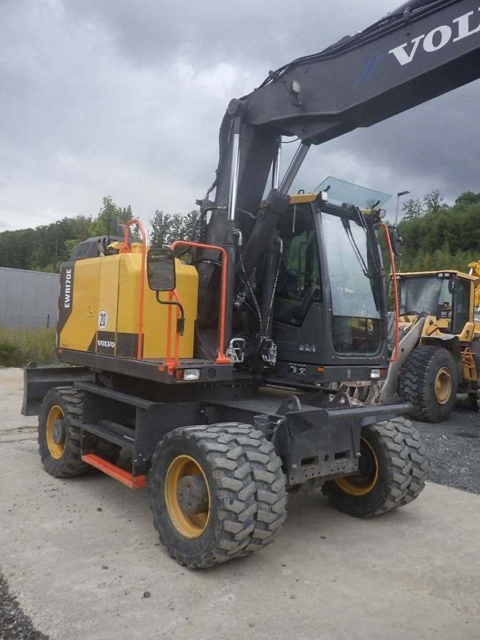 2022 Volvo EWR170E wheel excavator, front three-quarter view 2022 Volvo EWR170E wheel excavator, front three-quarter view