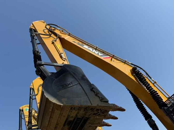 2023 Sany 335H crawler excavator boom and bucket detail 2023 Sany 335H crawler excavator boom and bucket detail