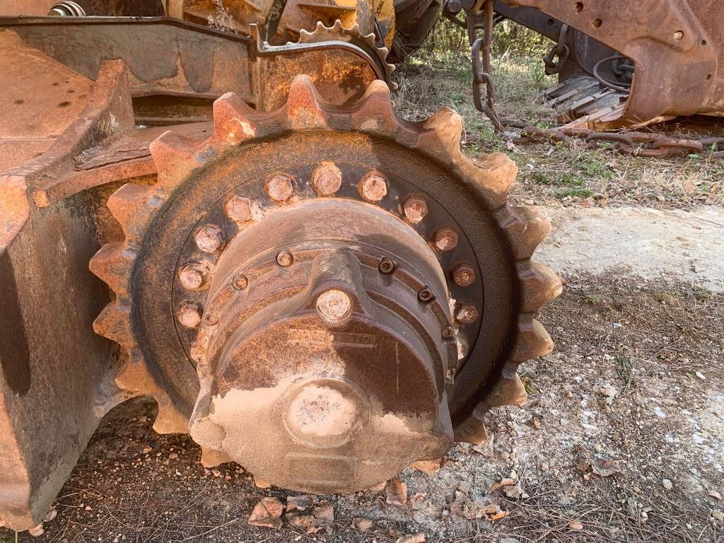 2007 New Holland E215B crawler excavator drive sprocket detail 2007 New Holland E215B crawler excavator drive sprocket detail