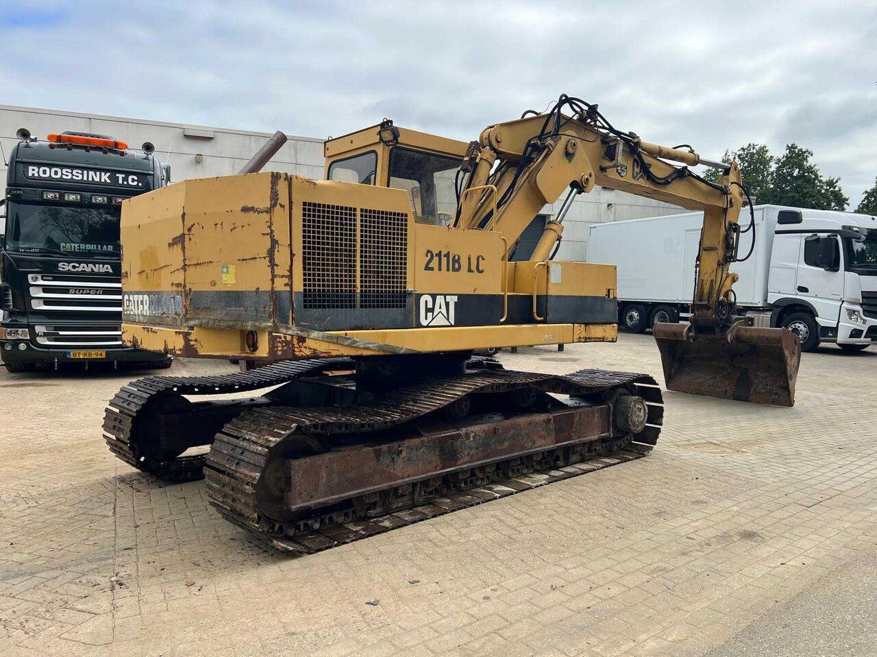 Caterpillar 211BLC crawler excavator, rear three-quarter view