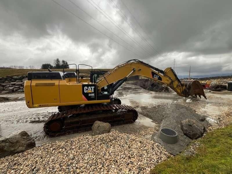 2014 Caterpillar 349E crawler excavator side view 2014 Caterpillar 349E crawler excavator side view