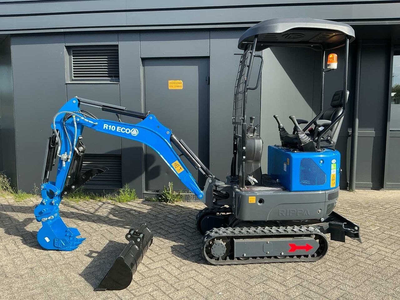 2025 Rippa R10 Eco mini excavator, side view 2025 Rippa R10 Eco mini excavator, side view
