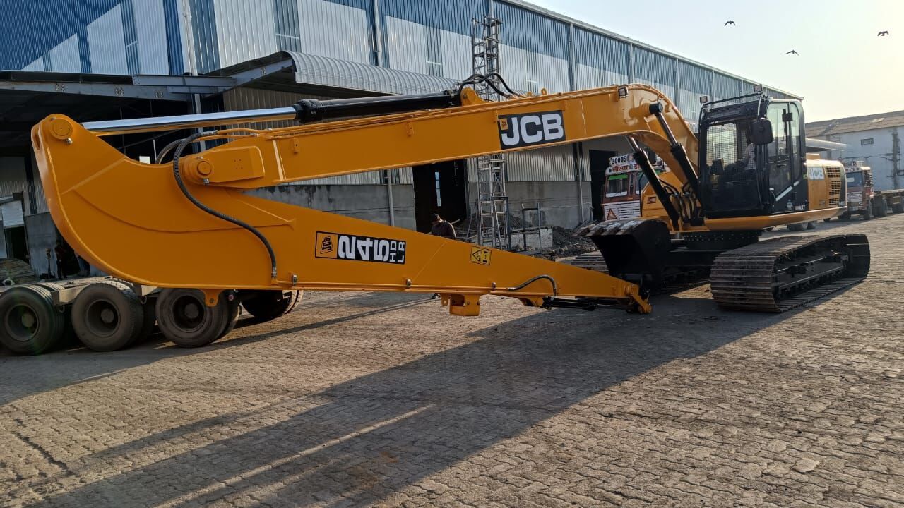 2025 JCB 245LR crawler excavator side view 2025 JCB 245LR crawler excavator side view