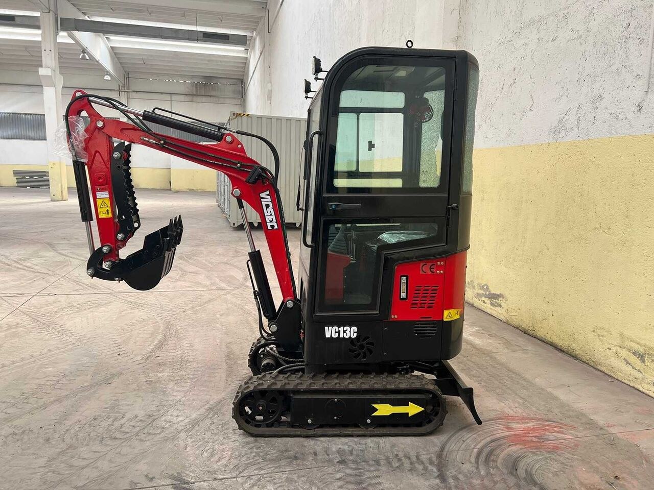 Vicsec VC13C mini excavator, side view