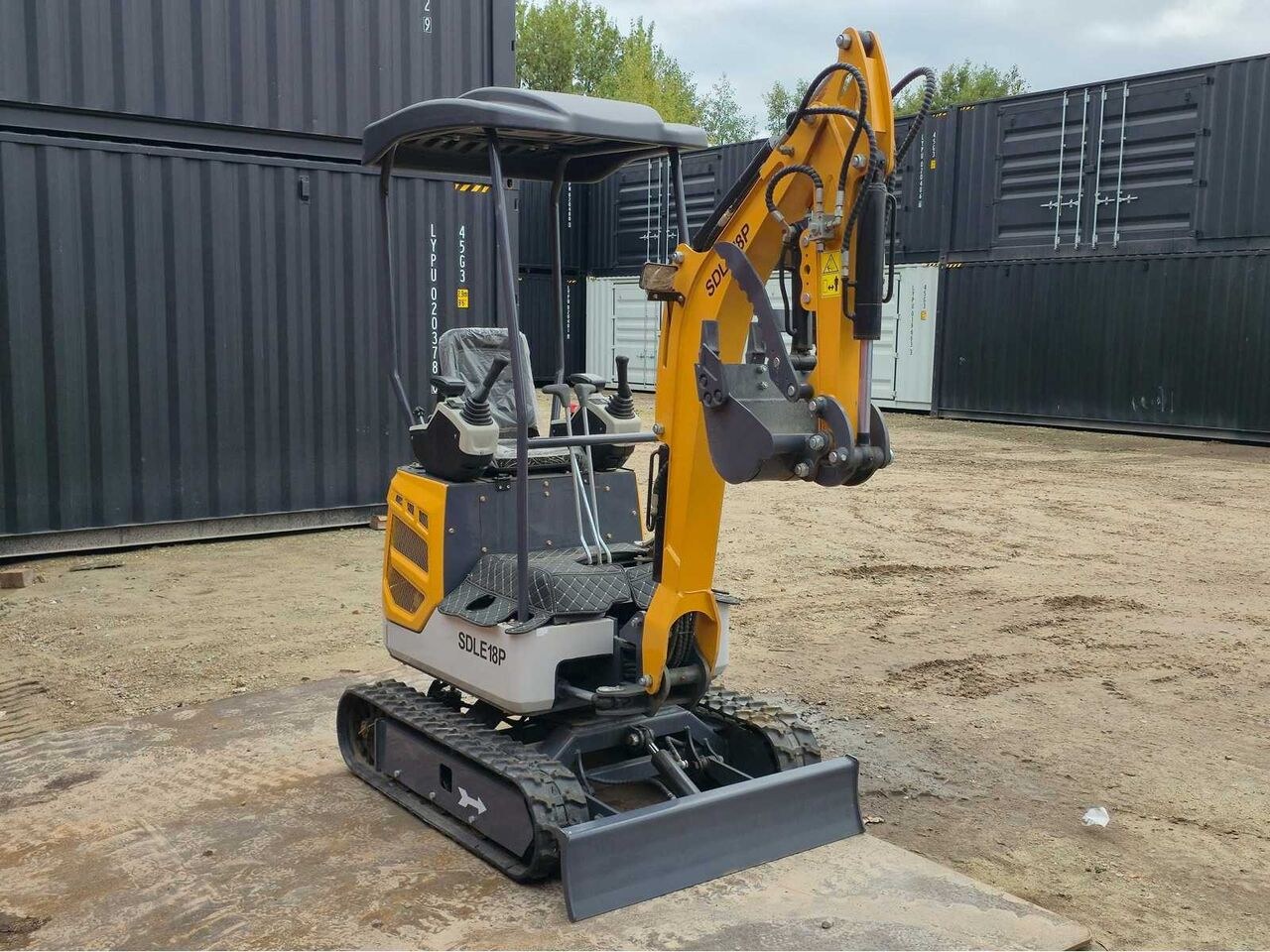 2025 SDLANCH SDLE18P mini excavator, three-quarter view 2025 SDLANCH SDLE18P mini excavator, three-quarter view