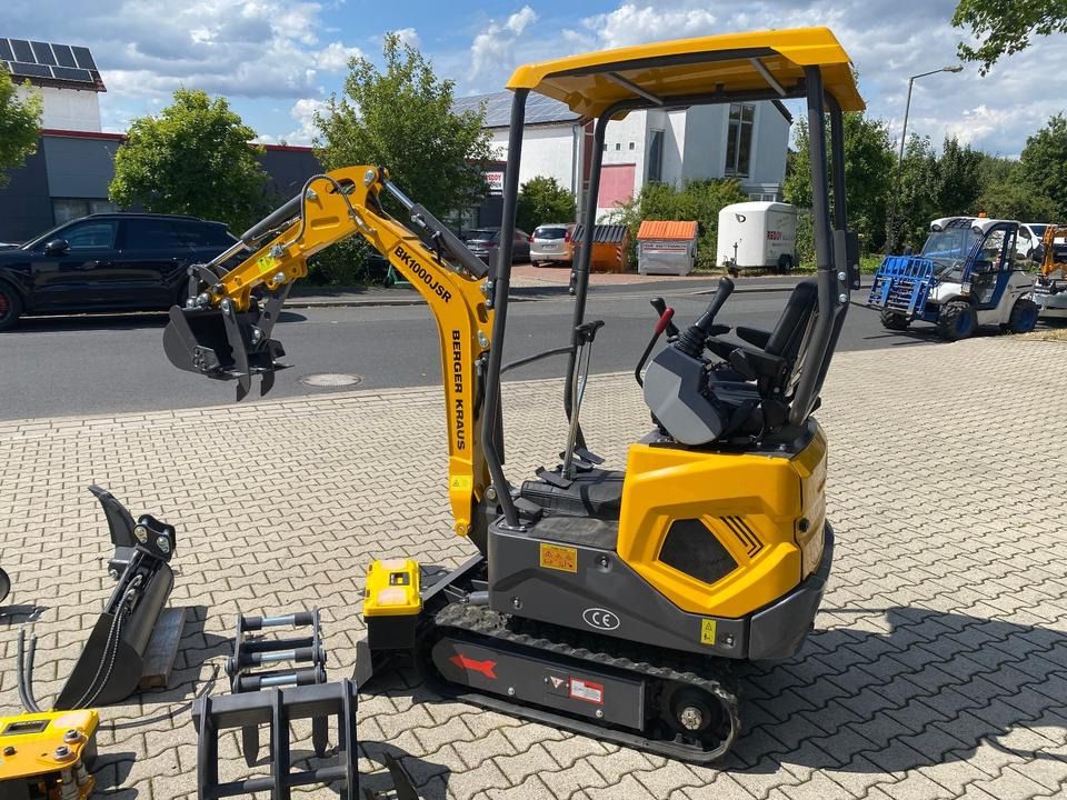 Berger Kraus BK1000JSR mini excavator, side view Berger Kraus BK1000JSR mini excavator, side view