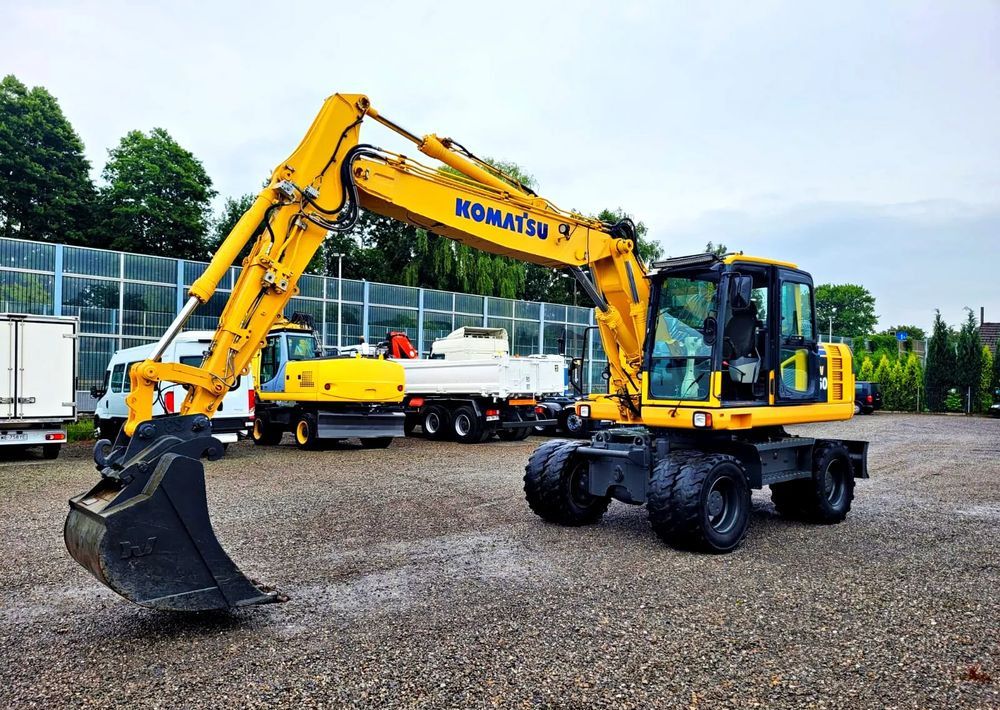 2016 Komatsu PW160-8 wheel excavator, side profile view