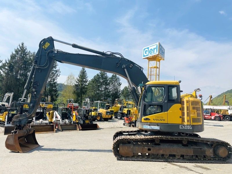 2011 Volvo ECR235CL crawler excavator side view
