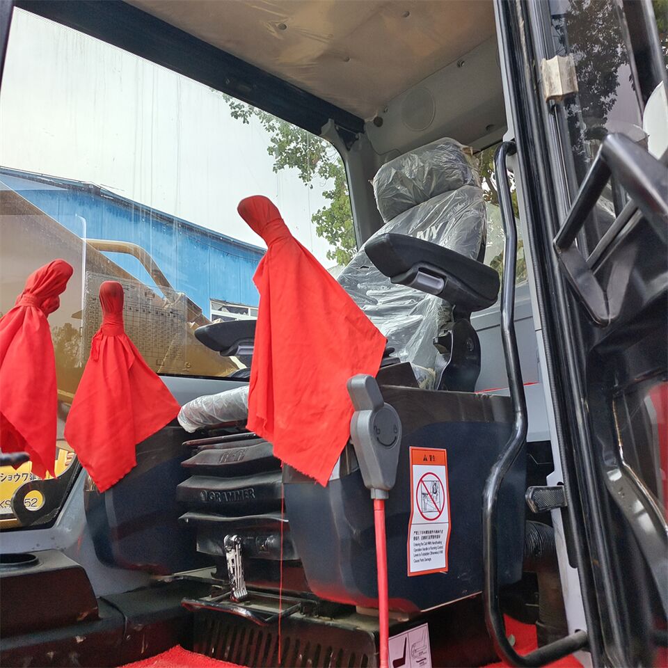 2025 Sany SY305H crawler excavator interior view 2025 Sany SY305H crawler excavator interior view