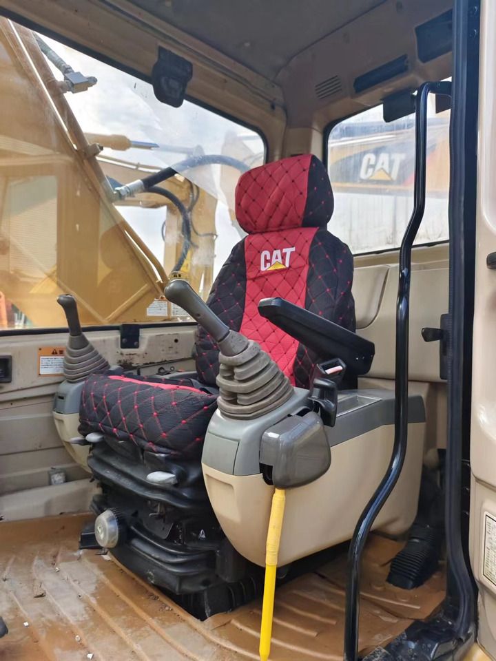 2015 Caterpillar 320BL crawler excavator interior view 2015 Caterpillar 320BL crawler excavator interior view