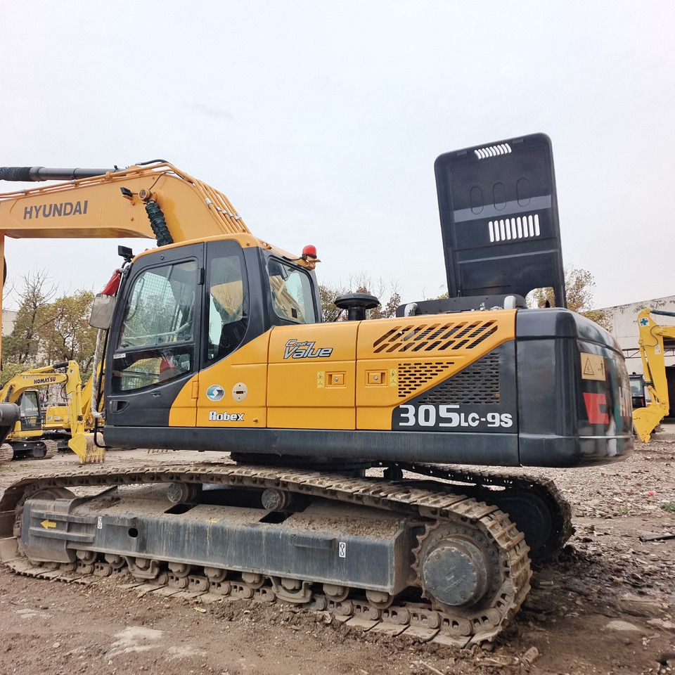 2023 Hyundai R305LC-9S crawler excavator, side view 2023 Hyundai R305LC-9S crawler excavator, side view