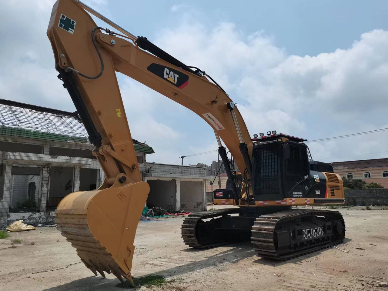 2022 Caterpillar 336D crawler excavator, side view