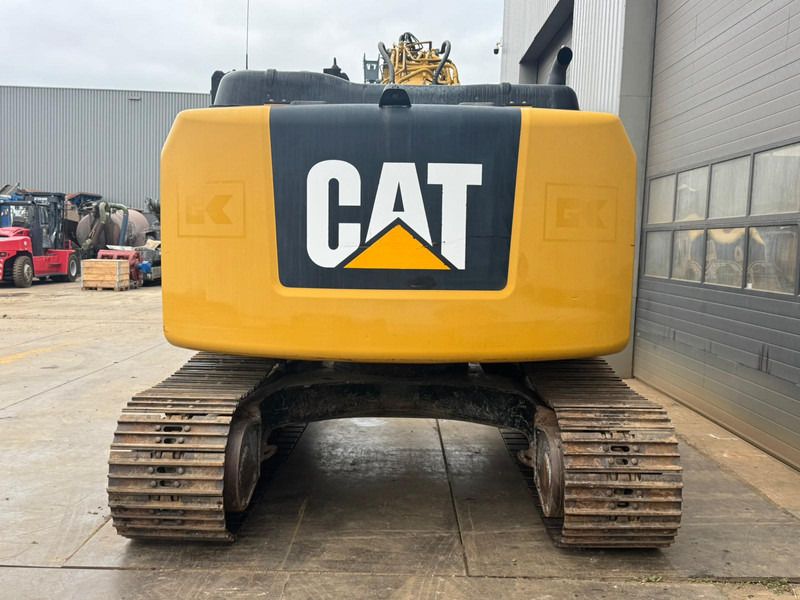 2013 Caterpillar 320EL crawler excavator, rear view 2013 Caterpillar 320EL crawler excavator, rear view
