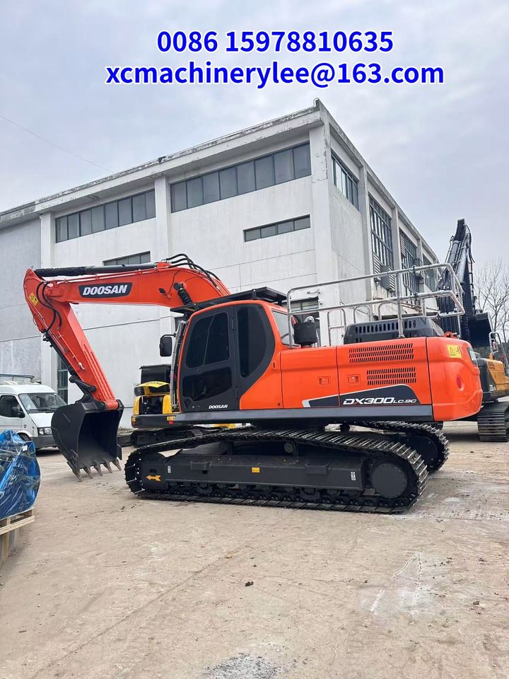2023 Doosan DX300LC-9C crawler excavator side view 2023 Doosan DX300LC-9C crawler excavator side view