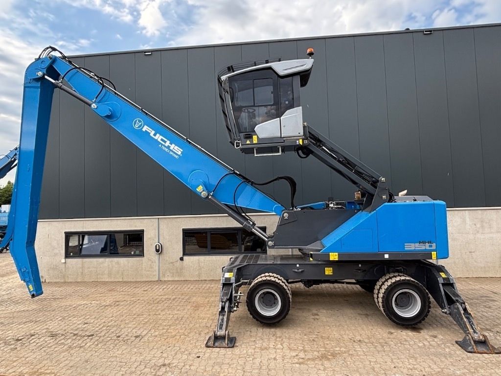 2022 Fuchs MHL350F material handler, side view