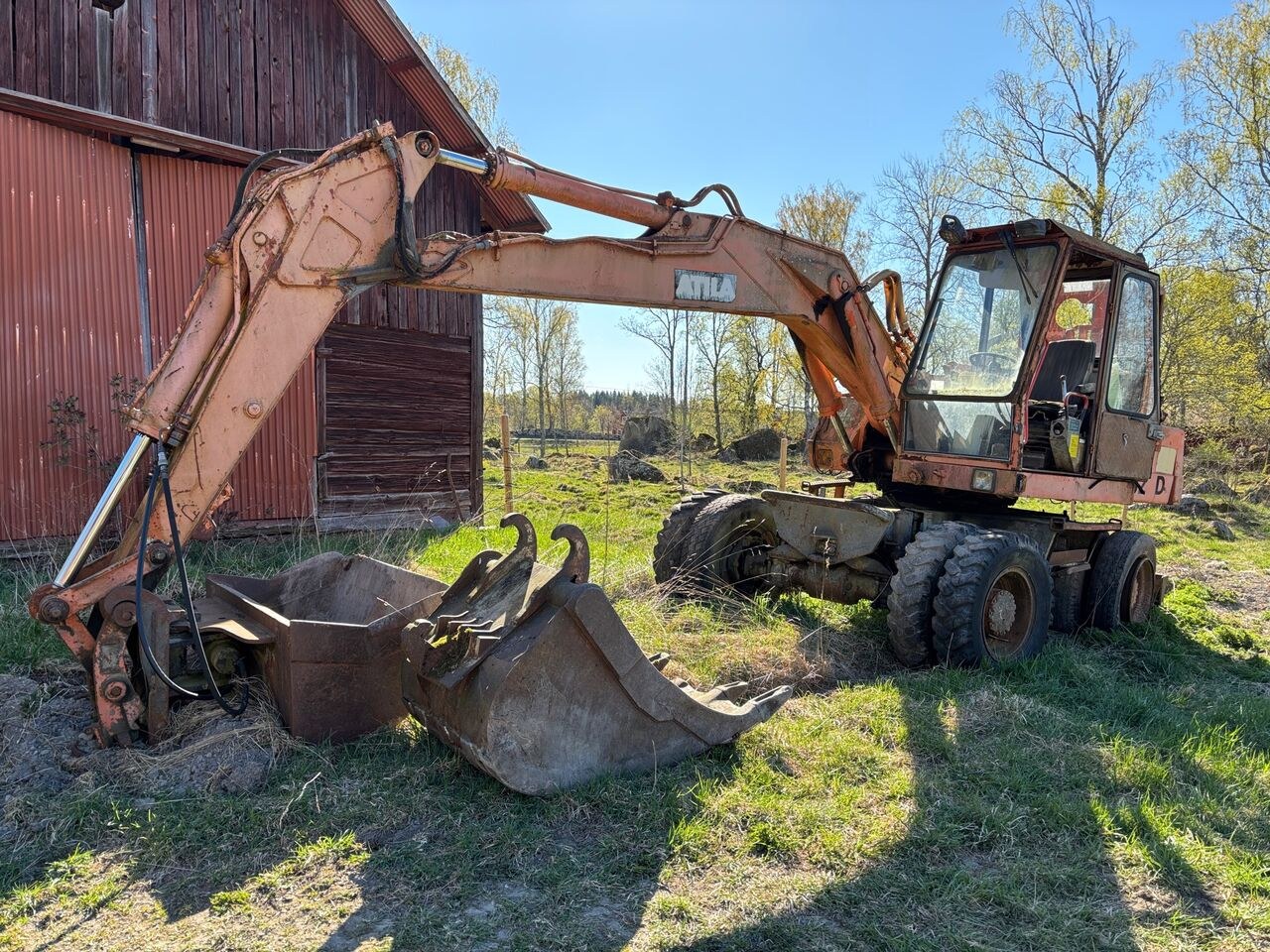 1981 Atlas 1302D excavator, side view 1981 Atlas 1302D excavator, side view