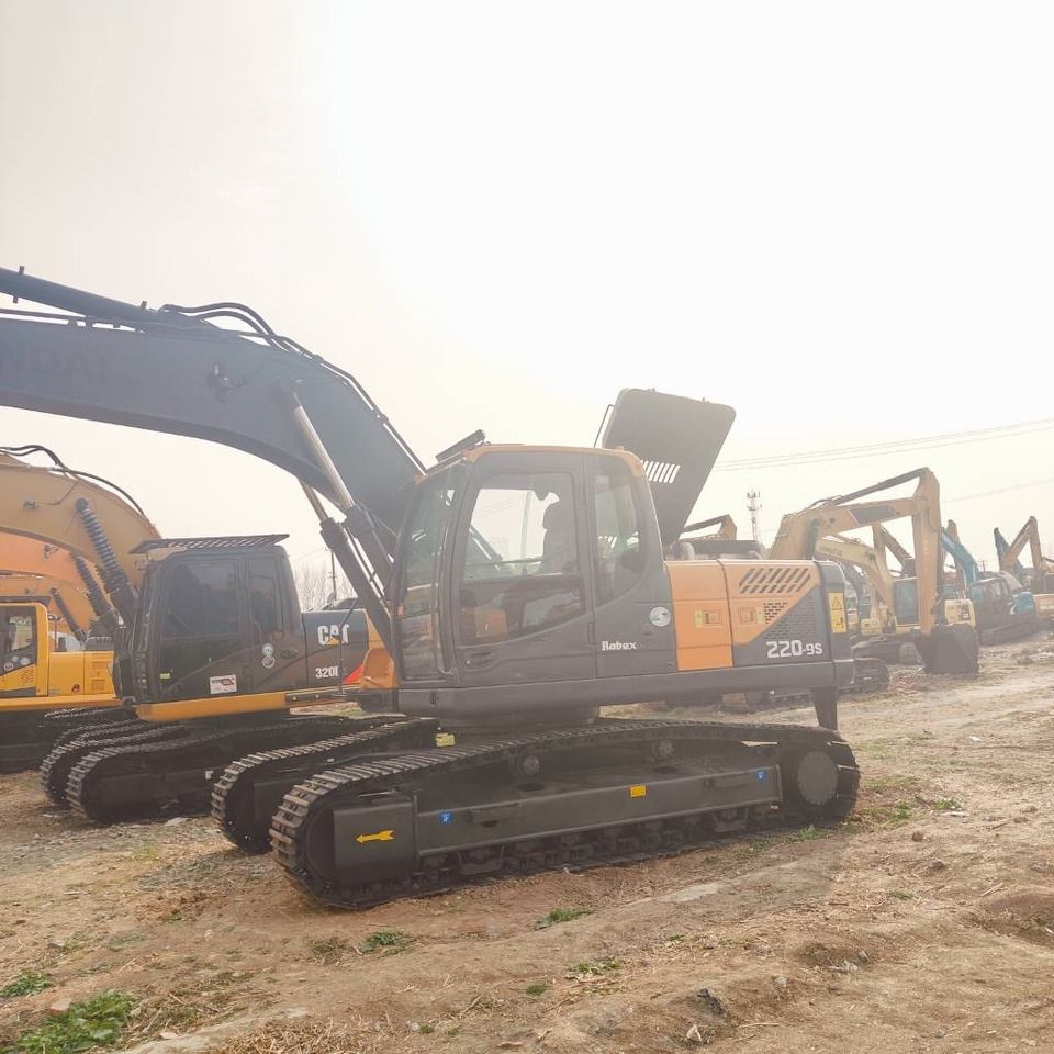 2024 Hyundai R220LC-9S crawler excavator, side profile view