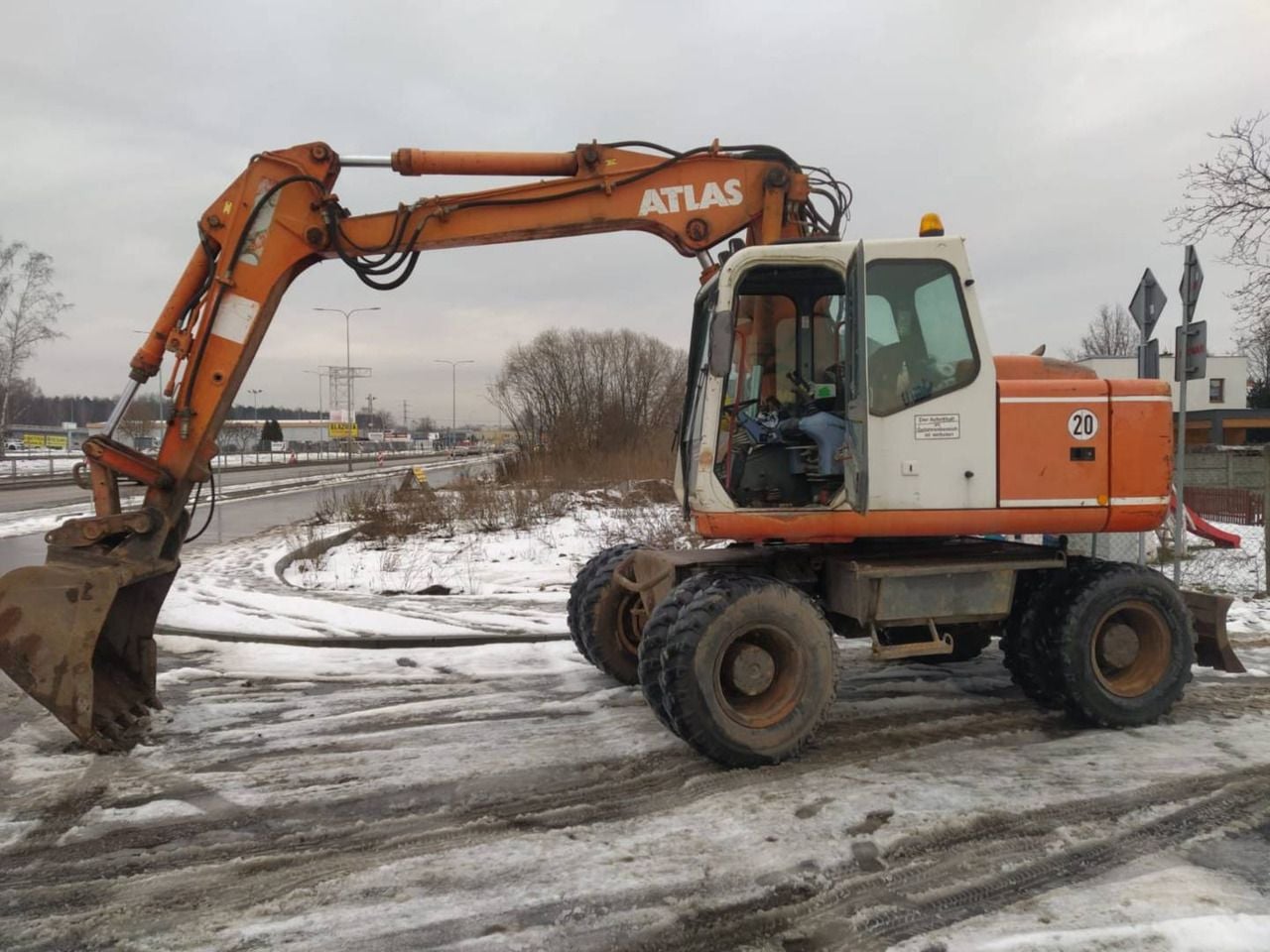 2001 Atlas 1404K wheel excavator side view