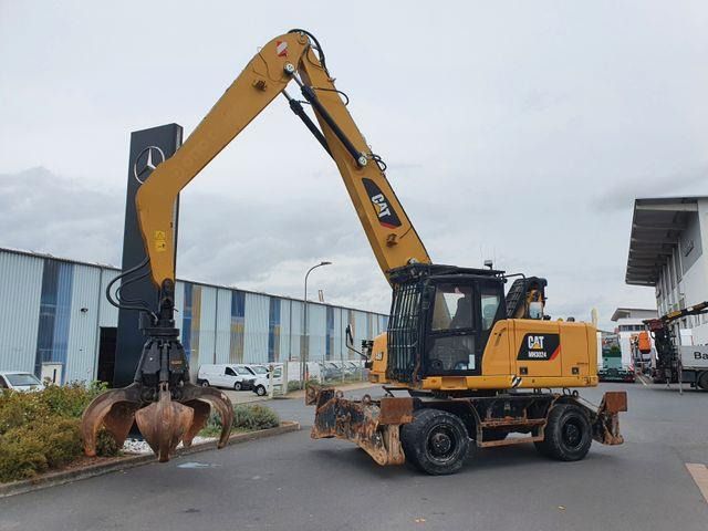 2018 Caterpillar MH3024 material handler, side view 2018 Caterpillar MH3024 material handler, side view