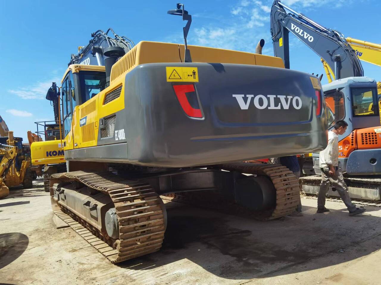 2018 Volvo EC480DL crawler excavator rear view