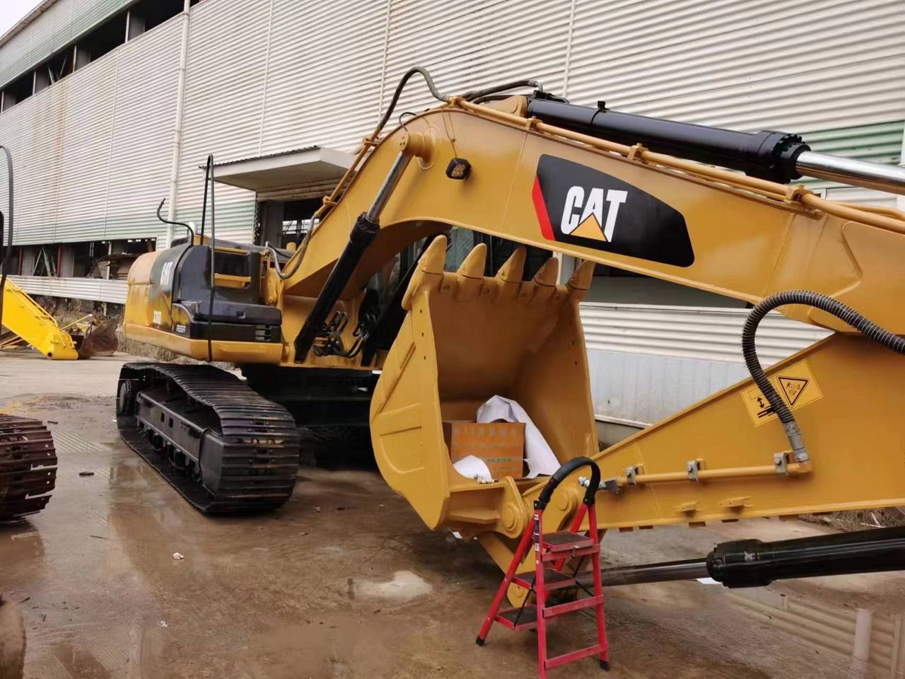 2018 Caterpillar 336D2 crawler excavator side view 2018 Caterpillar 336D2 crawler excavator side view