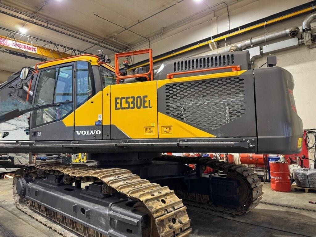 2023 Volvo EC530EL crawler excavator, side view 2023 Volvo EC530EL crawler excavator, side view