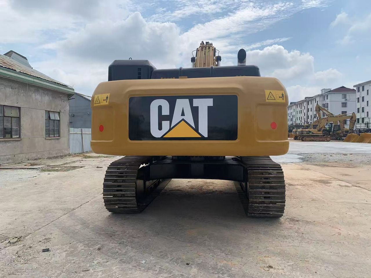 2022 Caterpillar 336D2 crawler excavator, rear view 2022 Caterpillar 336D2 crawler excavator, rear view