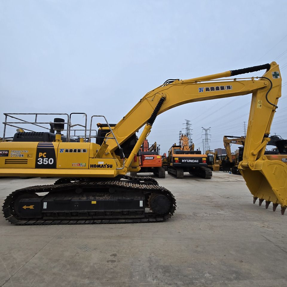 2023 Komatsu PC350-7 crawler excavator, side view 2023 Komatsu PC350-7 crawler excavator, side view