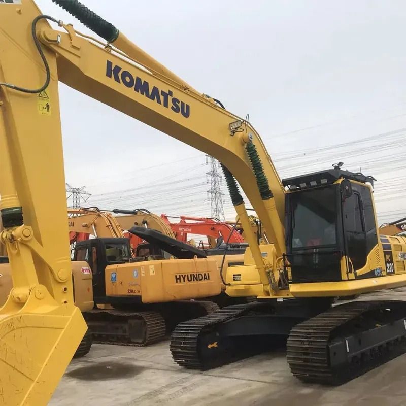 2022 Komatsu PC220 crawler excavator, side view 2022 Komatsu PC220 crawler excavator, side view