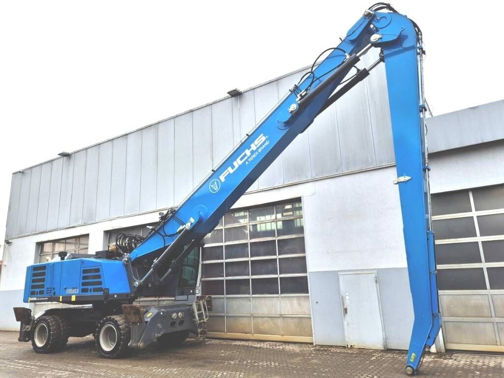 2020 Fuchs MHL360 F material handler, side view 2020 Fuchs MHL360 F material handler, side view