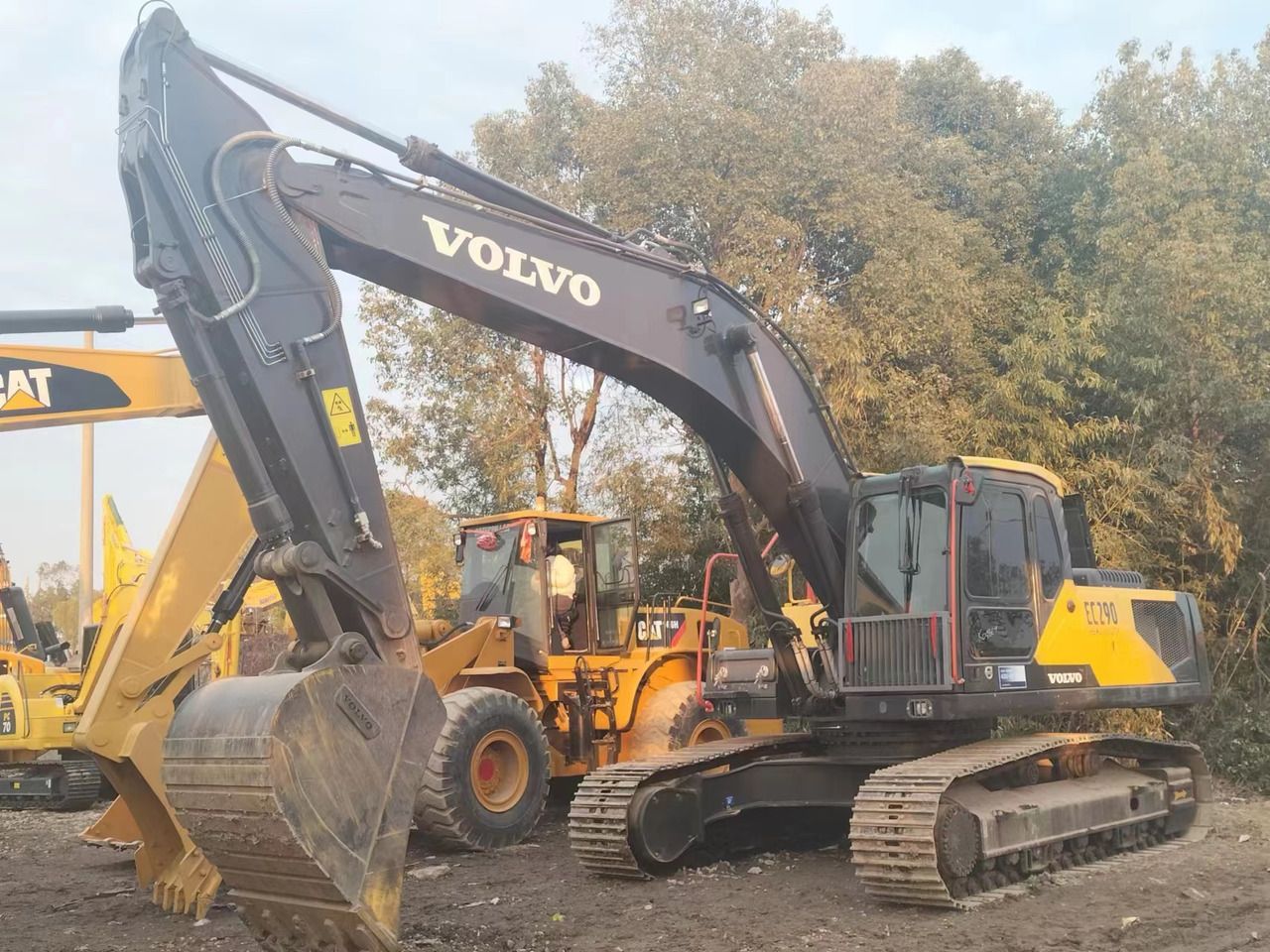 Volvo EC290BLC excavator, side view Volvo EC290BLC excavator, side view