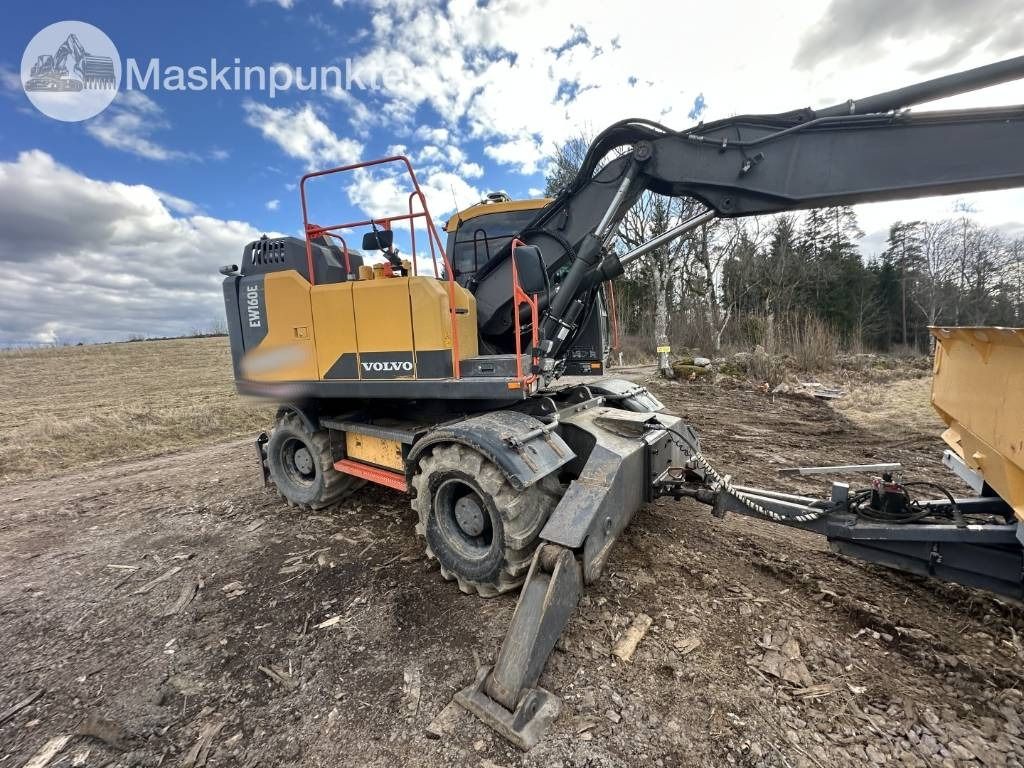 2016 Volvo EW160E wheel excavator, rear three-quarter view 2016 Volvo EW160E wheel excavator, rear three-quarter view