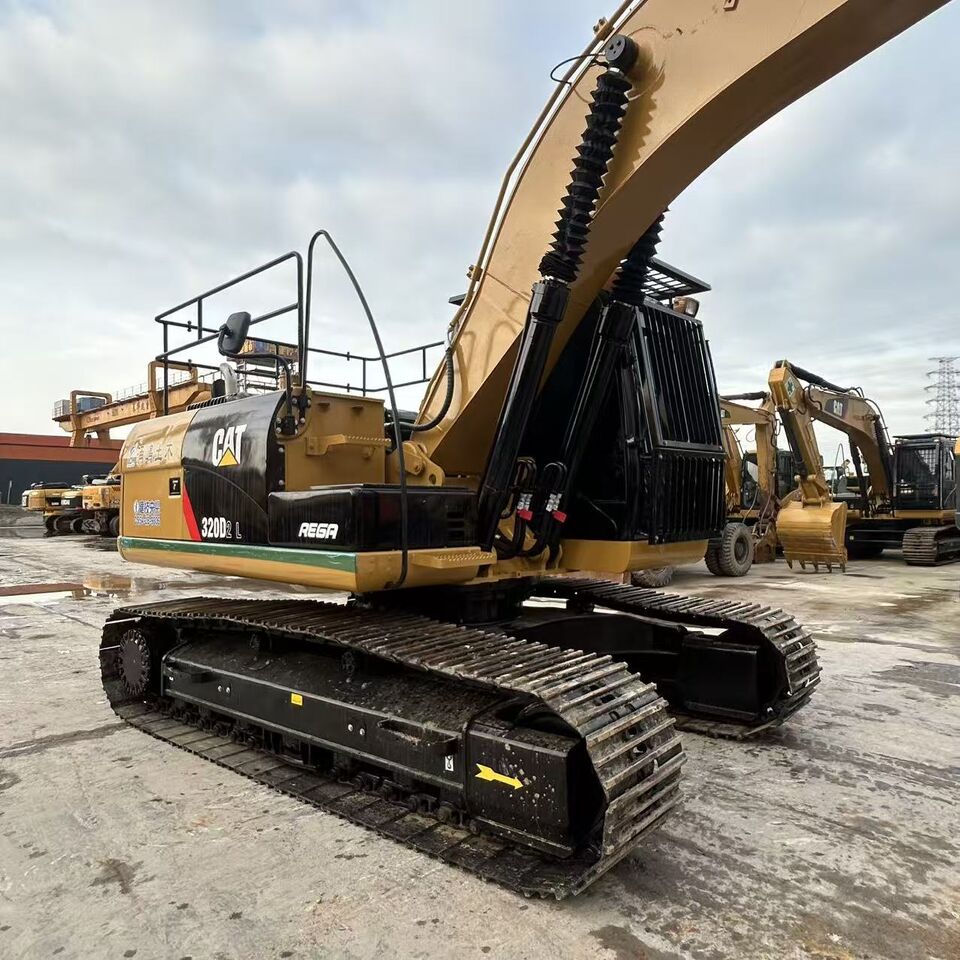 2018 Caterpillar 320D2 L Raupenbagger, Ansicht von hinten dreiviertel 2018 Caterpillar 320D2 L Raupenbagger, Ansicht von hinten dreiviertel