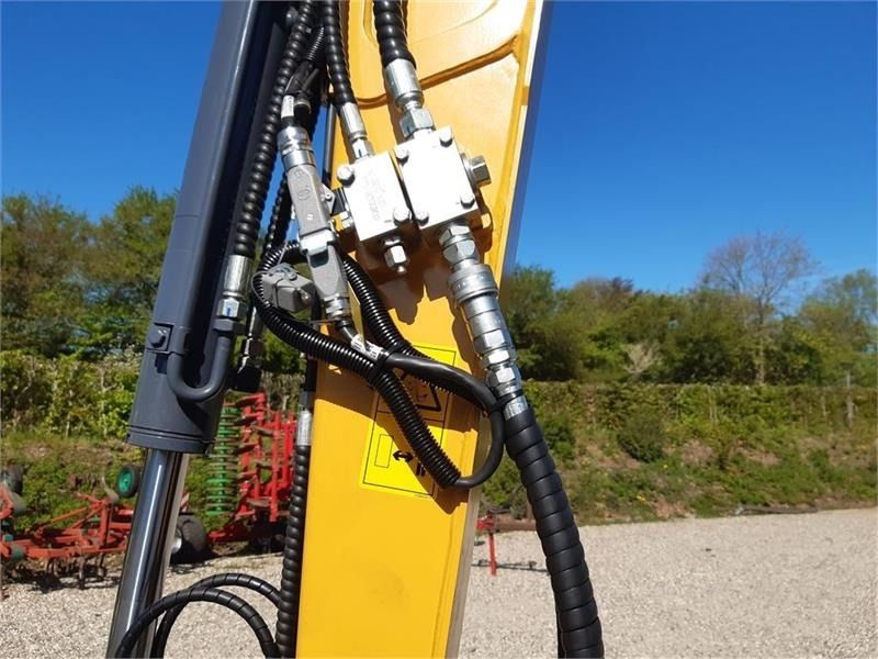 2026 XCMG XE27E mini excavator hydraulic boom detail 2026 XCMG XE27E mini excavator hydraulic boom detail