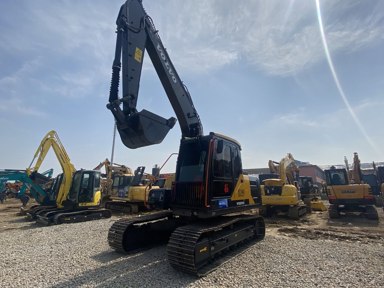 2022 Volvo EC140 crawler excavator, front three-quarter view 2022 Volvo EC140 crawler excavator, front three-quarter view