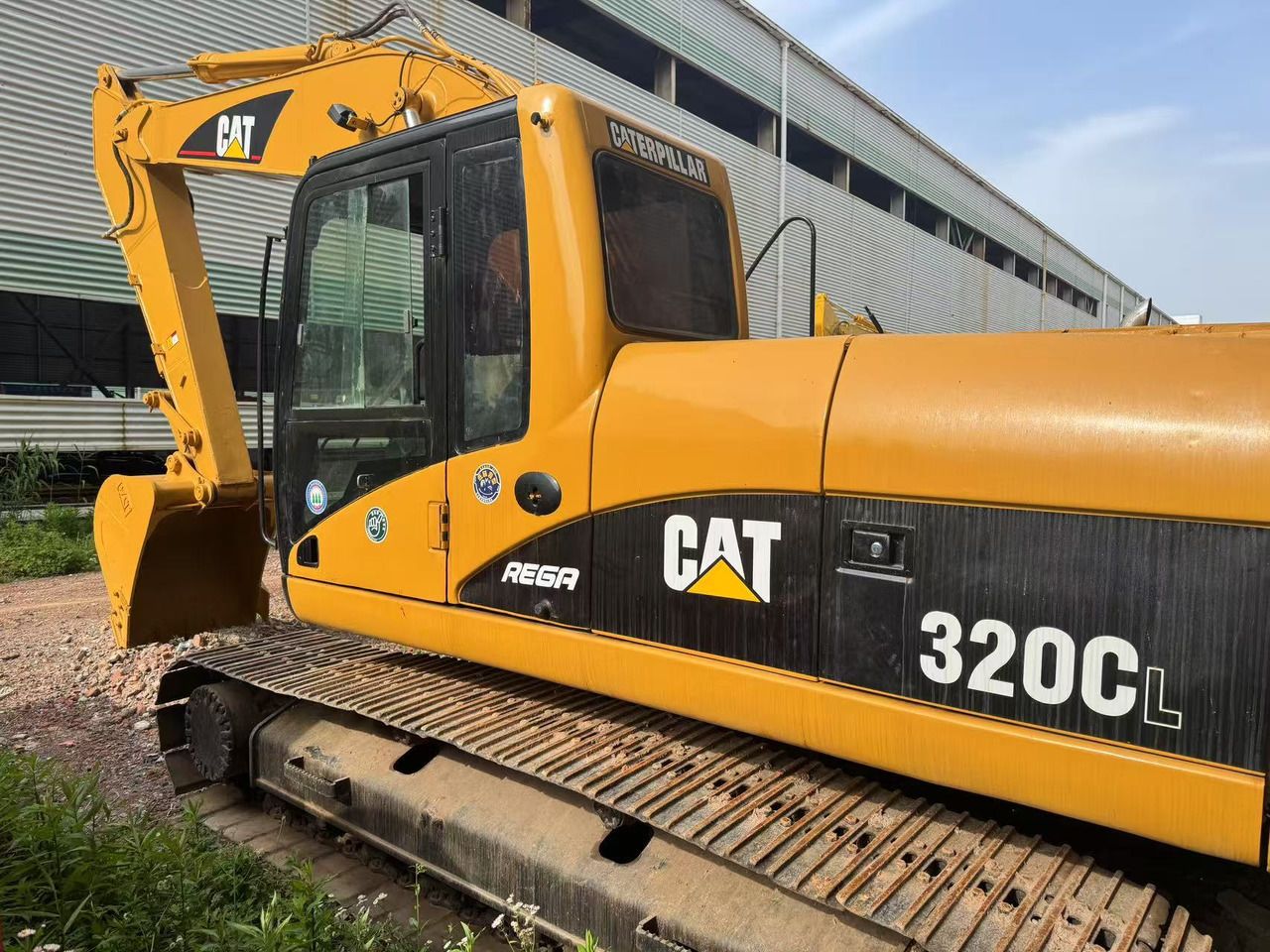 Гусеничный экскаватор Caterpillar 320CL 2018 года, вид сбоку Гусеничный экскаватор Caterpillar 320CL 2018 года, вид сбоку