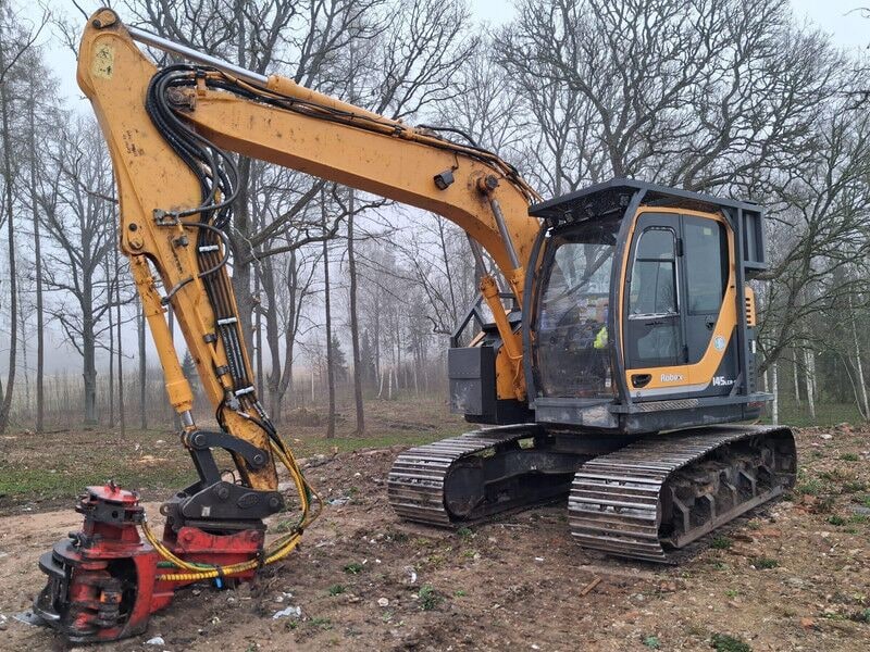 2014 Hyundai Robex 145LCR-9A crawler excavator, side view 2014 Hyundai Robex 145LCR-9A crawler excavator, side view