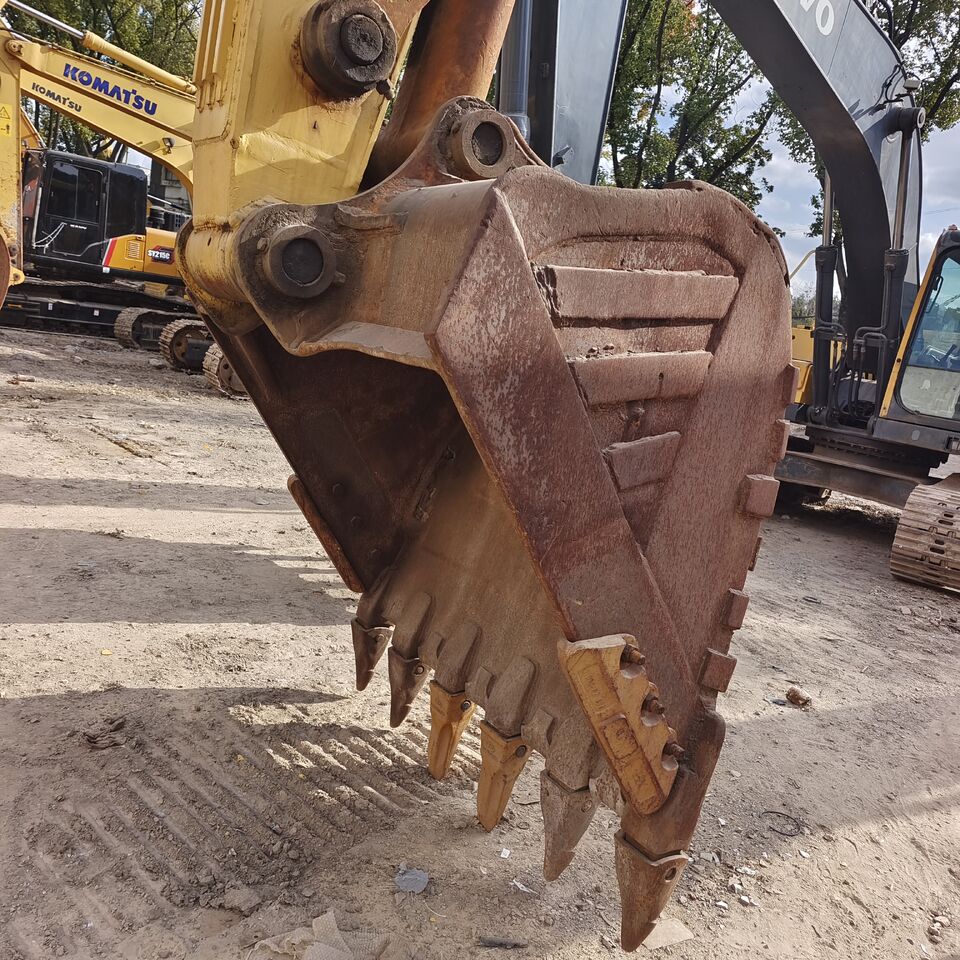 2024 Komatsu PC360-7 crawler excavator bucket close-up