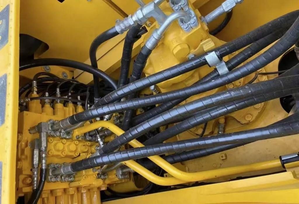 2024 Komatsu PC240 crawler excavator hydraulic system detail