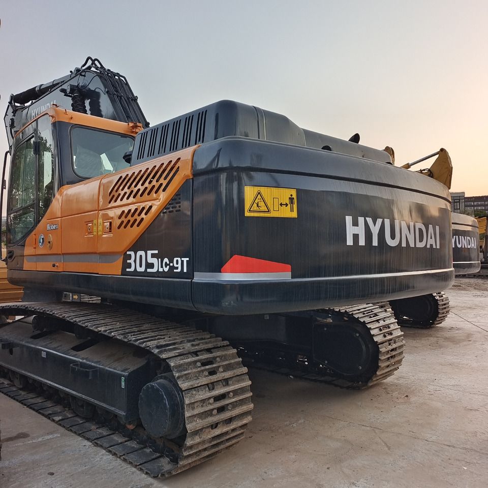 2024 Hyundai 305LC-9T crawler excavator, rear three-quarter view 2024 Hyundai 305LC-9T crawler excavator, rear three-quarter view