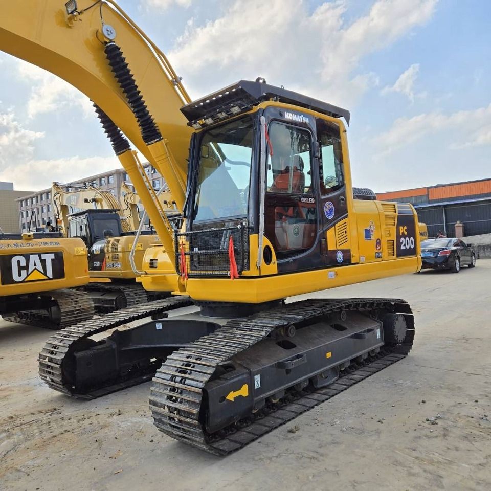 Escavatore cingolato Komatsu PC200-8 del 2022, vista laterale Escavatore cingolato Komatsu PC200-8 del 2022, vista laterale