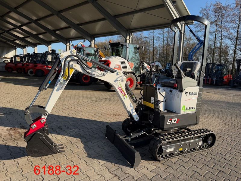 2026 Bobcat E10Z V mini excavator, side view 2026 Bobcat E10Z V mini excavator, side view