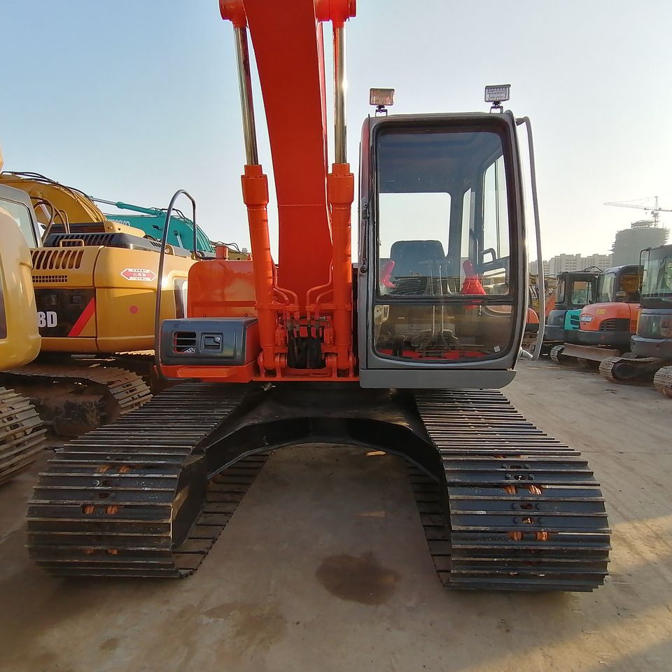 2015 Hitachi EX120-5 crawler excavator, front view 2015 Hitachi EX120-5 crawler excavator, front view